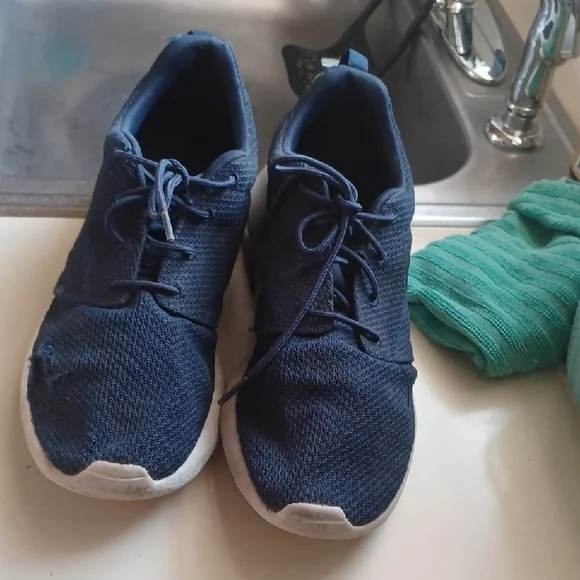 3/$12 Nike Mens 10 Sz Sm Flaw - Picture 1 of 8